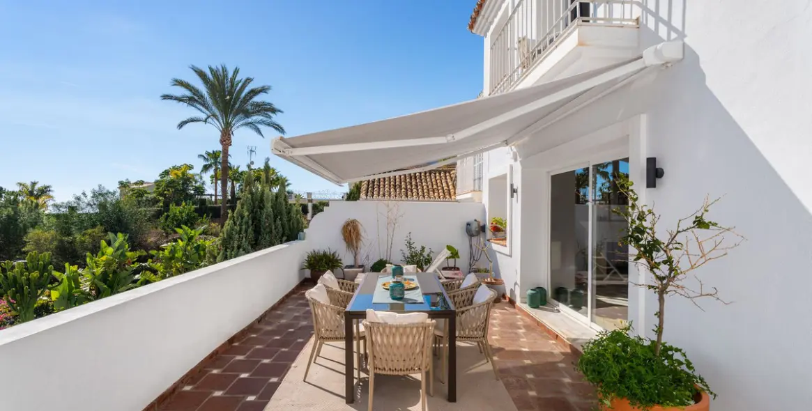 Sale of townhouse in The Golden Mile 6