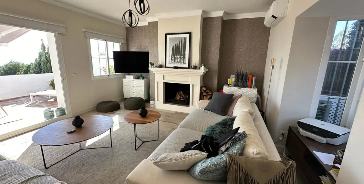 Sale of townhouse in The Golden Mile 7