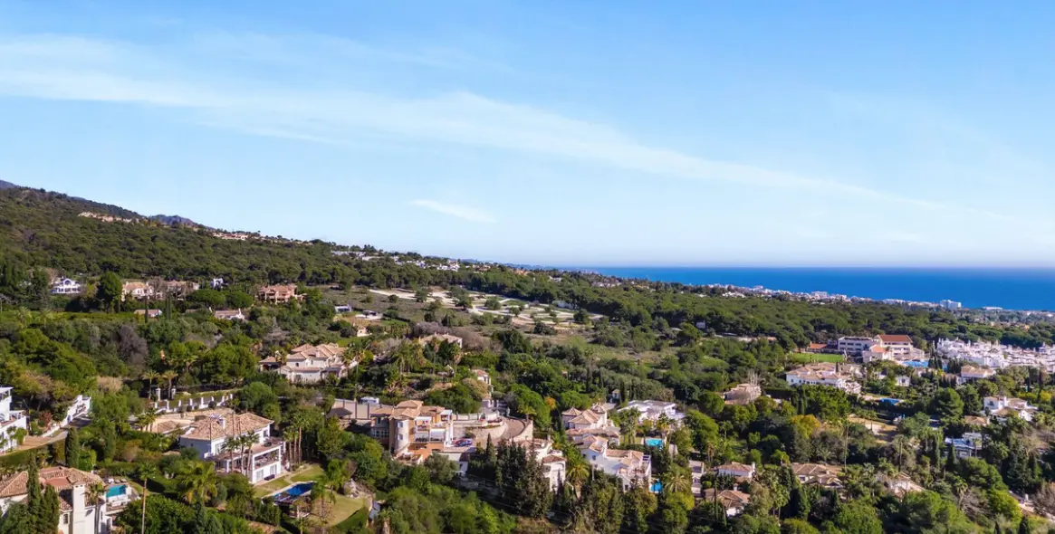 Sale of townhouse in The Golden Mile 19