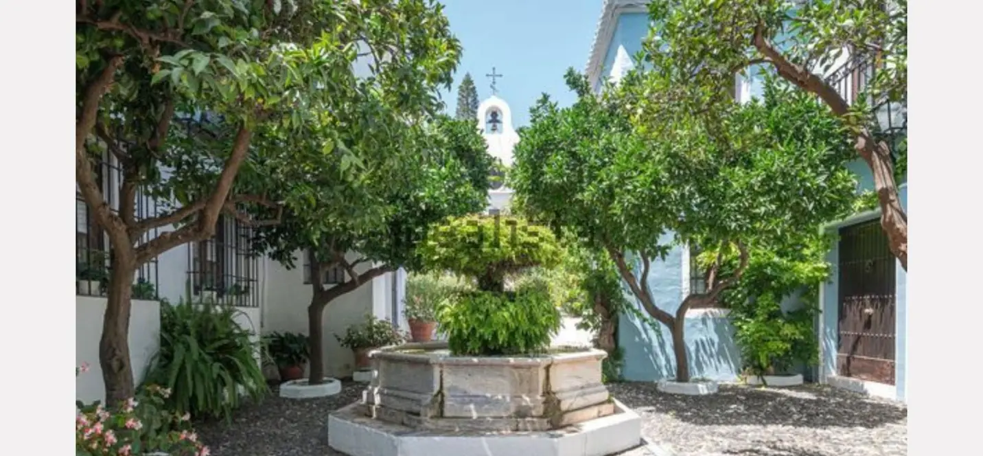 Sale of townhouse in The Golden Mile 1