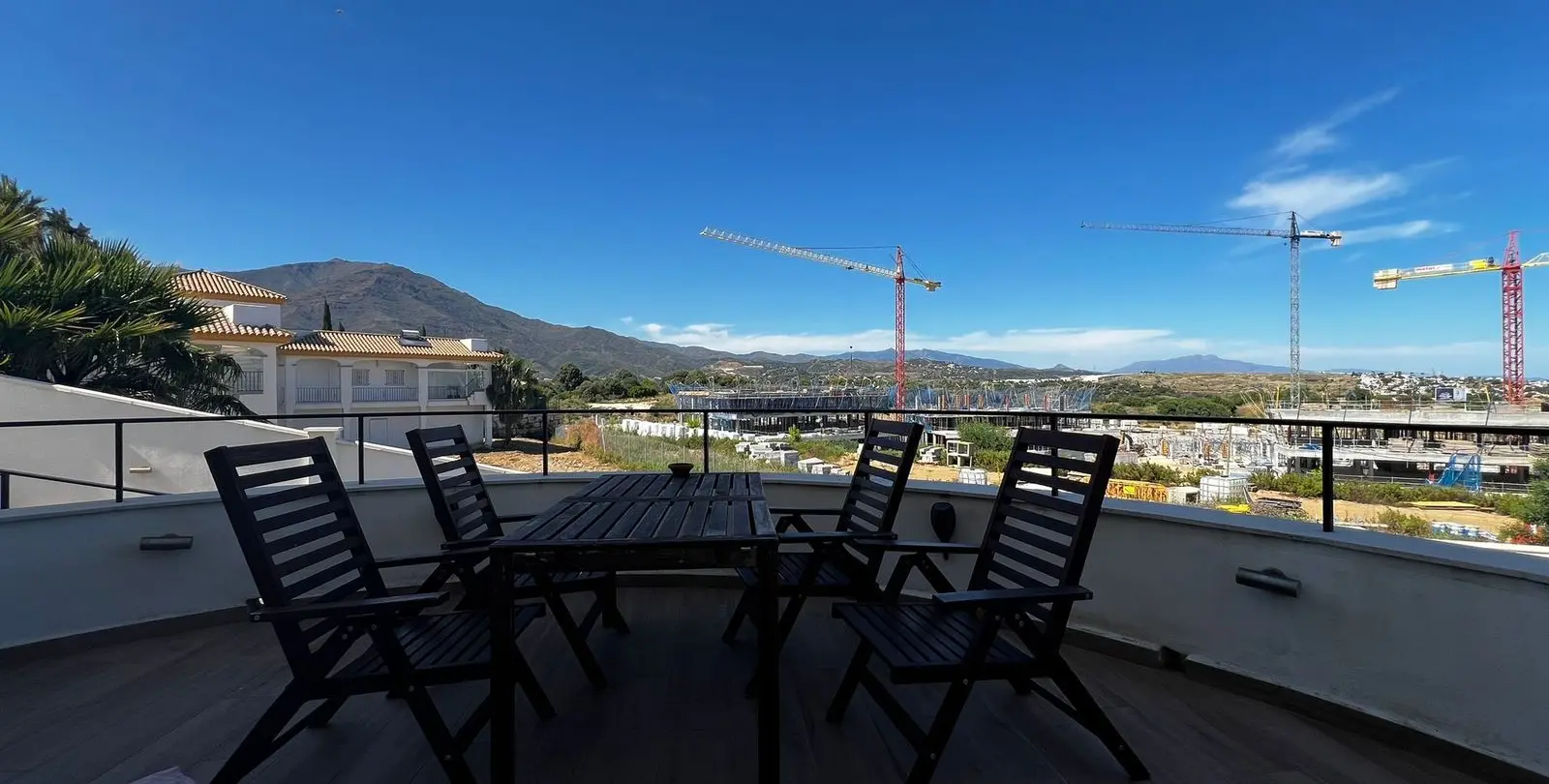 Продажа  отдельно стоящей виллы в Estepona 12
