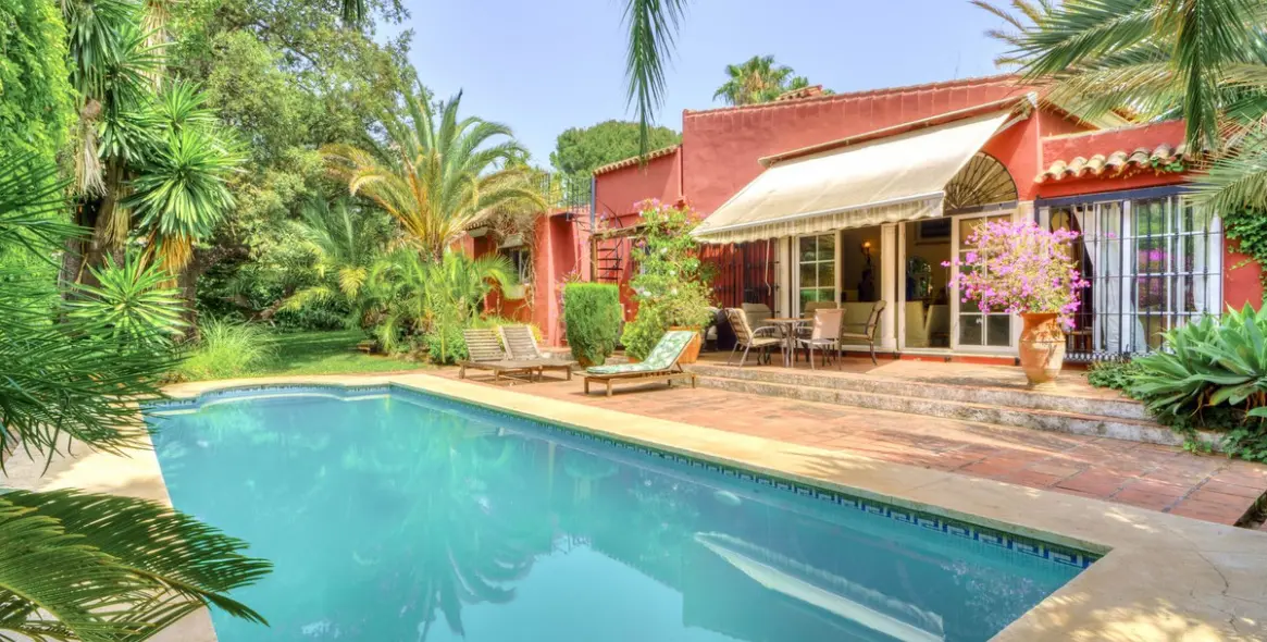 Sale of detached villa in El Rosario 2