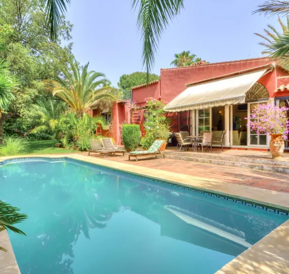 Venta de villa independiente en El Rosario