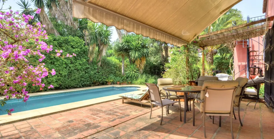 Sale of detached villa in El Rosario 6