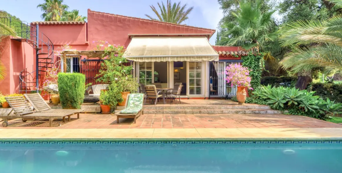 Sale of detached villa in El Rosario 8