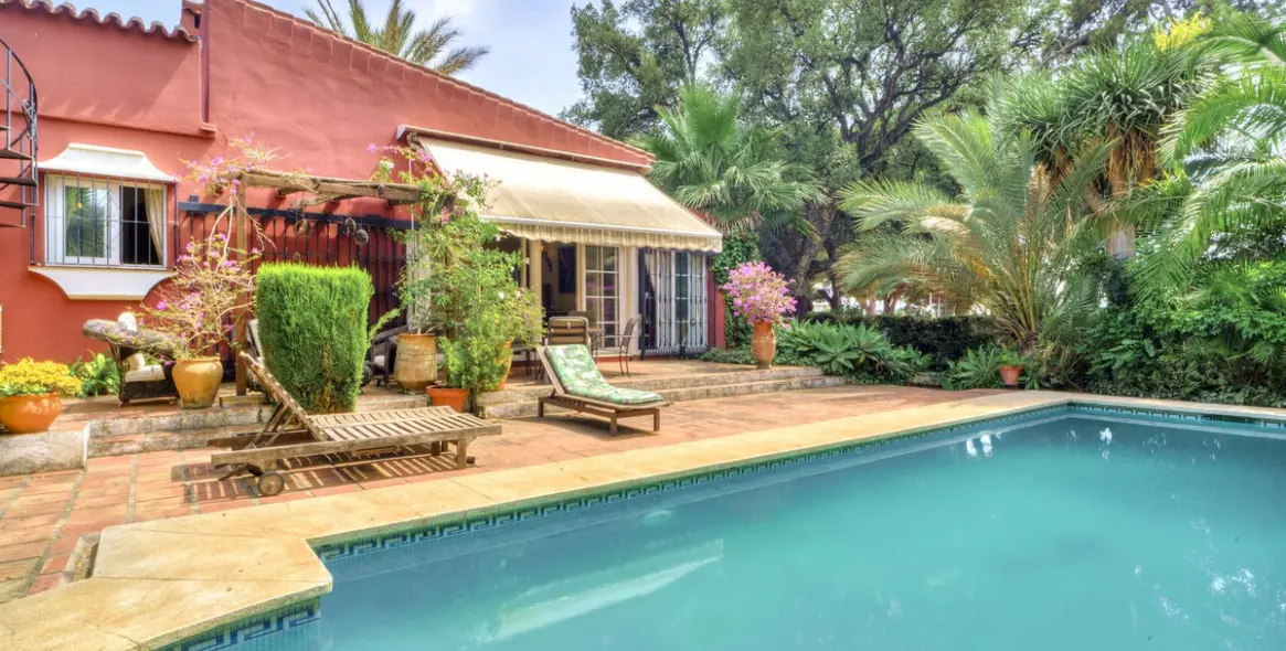 Sale of detached villa in El Rosario 9