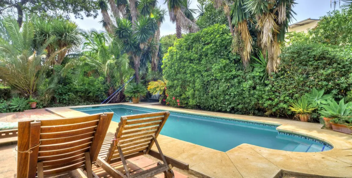 Sale of detached villa in El Rosario 11