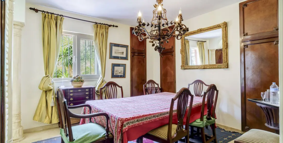 Sale of detached villa in El Rosario 18