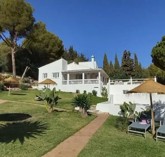 Продажа  отдельно стоящей виллы в Mijas