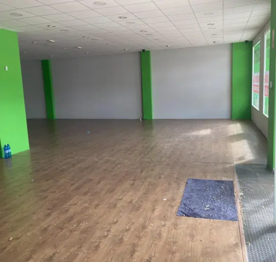 Venta de local comercial en Estepona