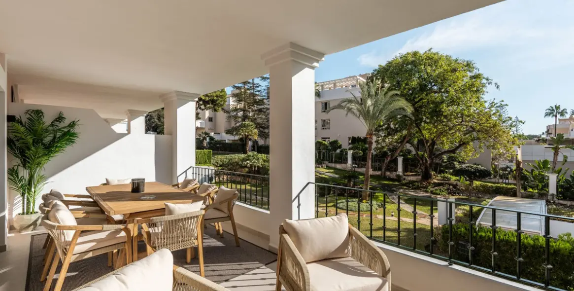 Продажа двухуровневого пентхауса в Nueva Andalucía 1