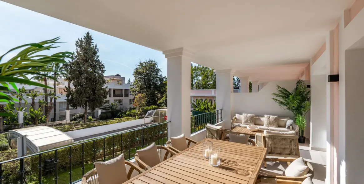 Продажа двухуровневого пентхауса в Nueva Andalucía 2