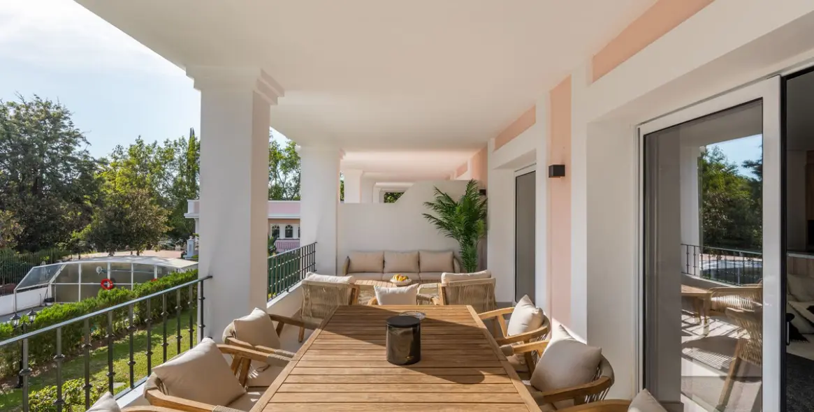 Продажа двухуровневого пентхауса в Nueva Andalucía 3