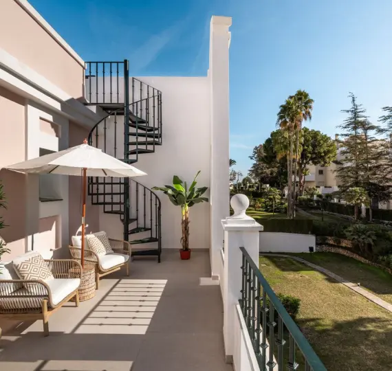 Venta de ático dúplex en Nueva Andalucía