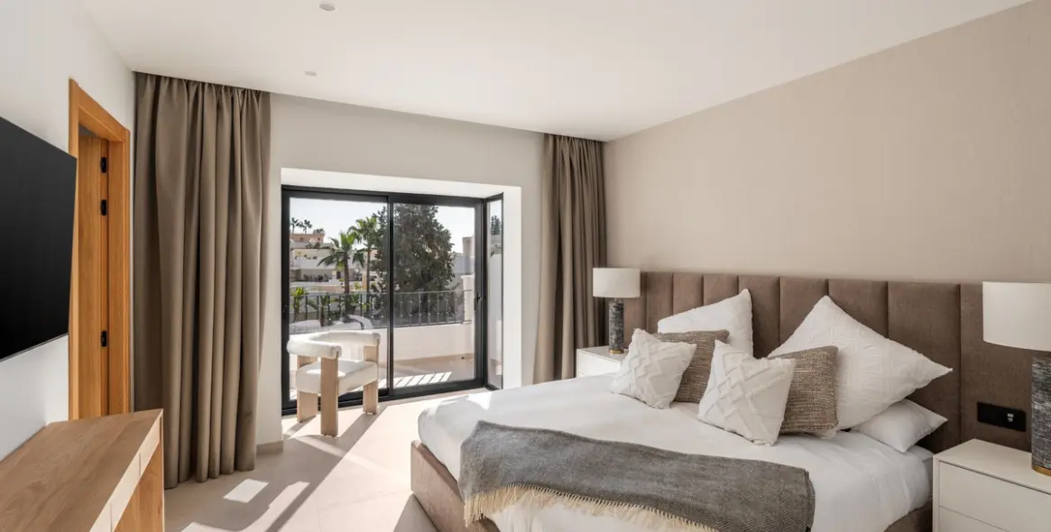 Продажа двухуровневого пентхауса в Nueva Andalucía 9