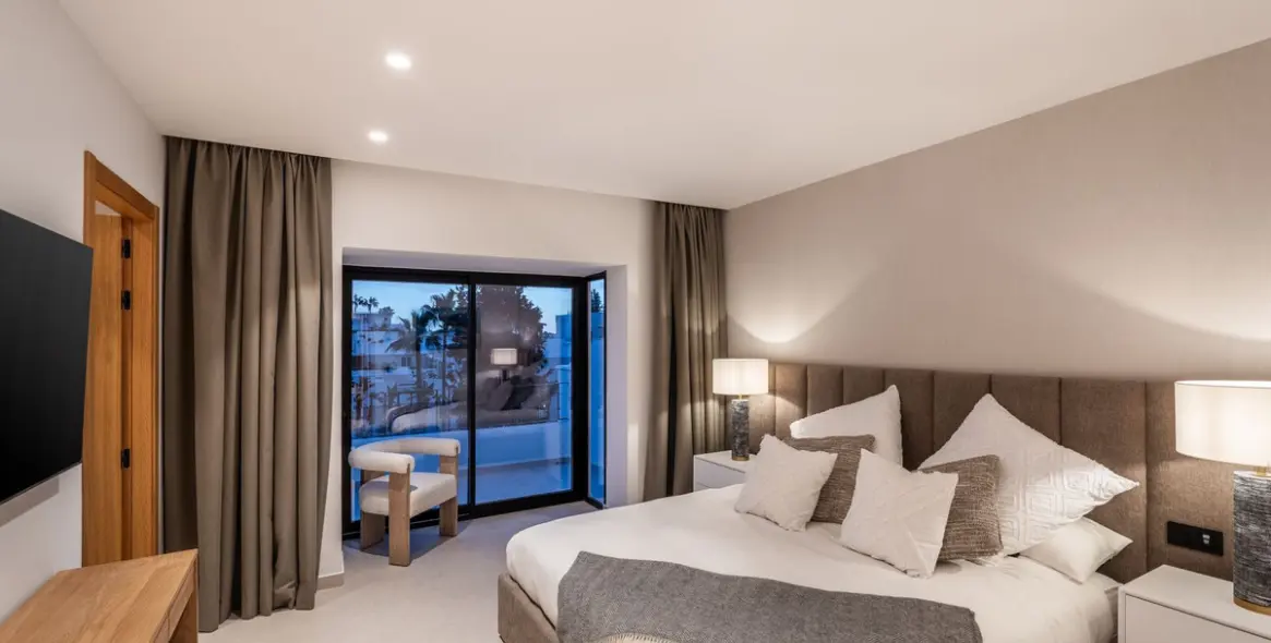 Продажа двухуровневого пентхауса в Nueva Andalucía 11