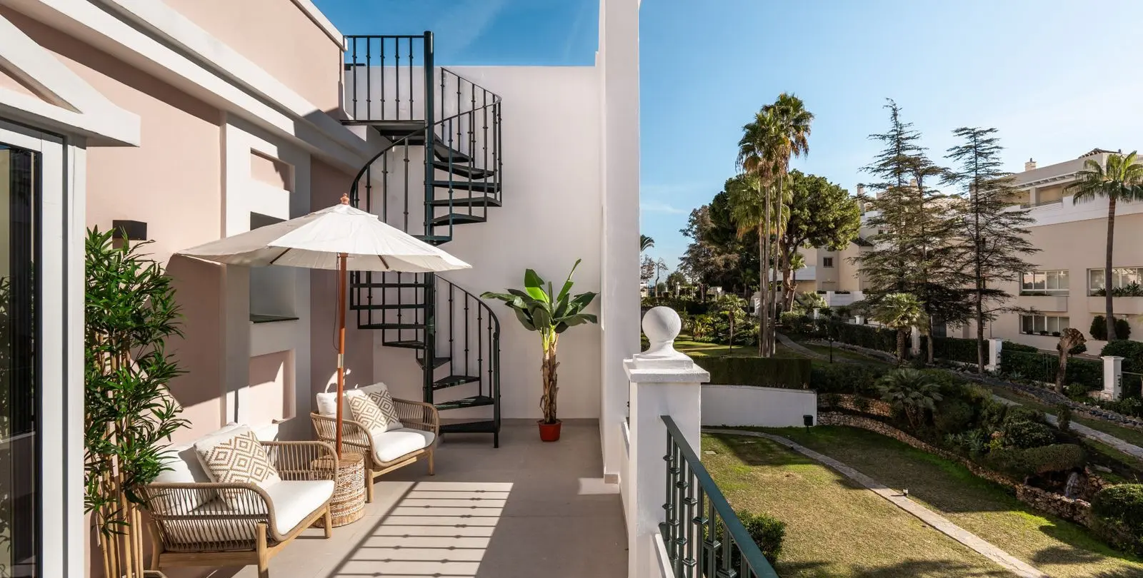Sale of penthouse duplex in Nueva Andalucía 4