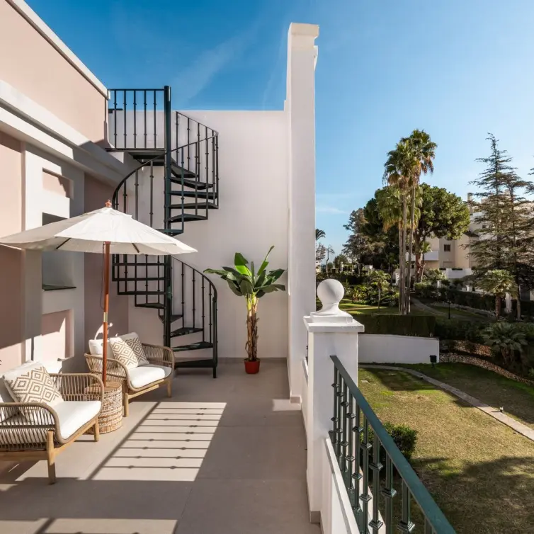 Venta de ático dúplex en Nueva Andalucía
