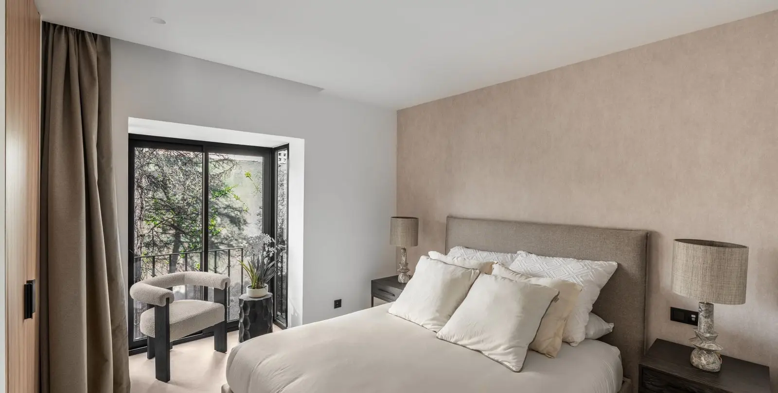Sale of penthouse duplex in Nueva Andalucía 12