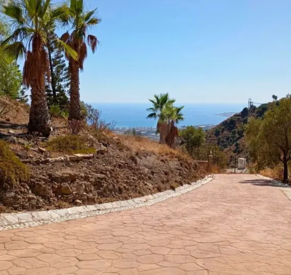 Sale of detached villa in Sayalonga