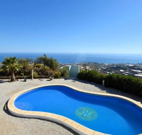 Sale of detached villa in Sayalonga