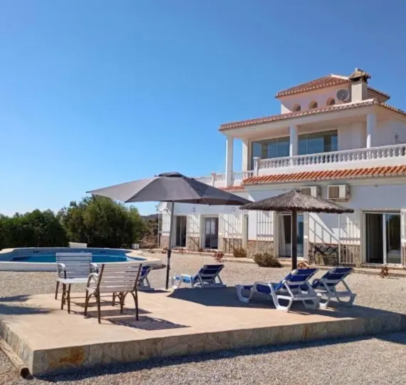 Sale of detached villa in Sayalonga