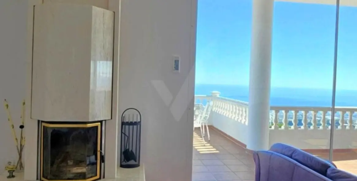 Sale of detached villa in Sayalonga 7