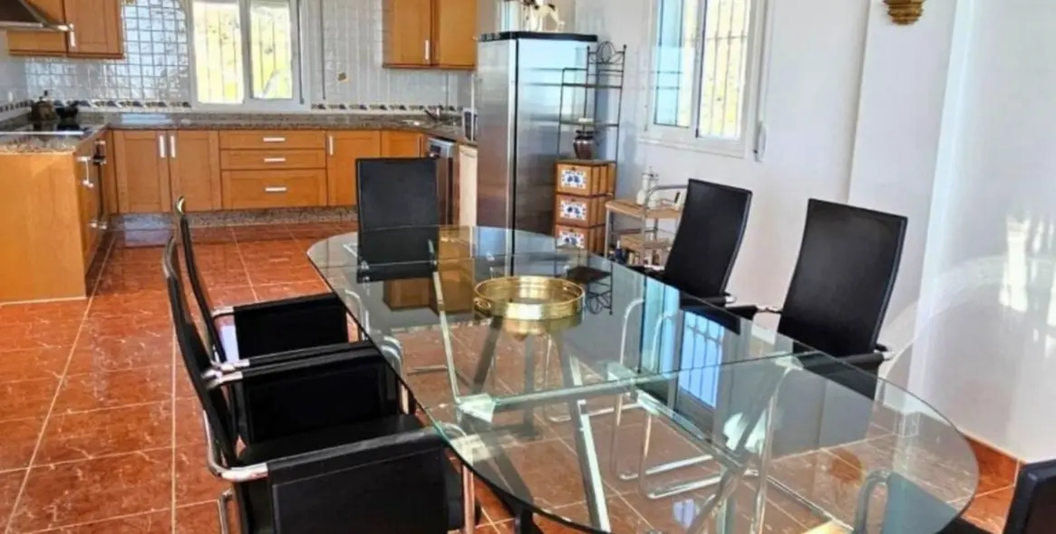 Sale of detached villa in Sayalonga 8