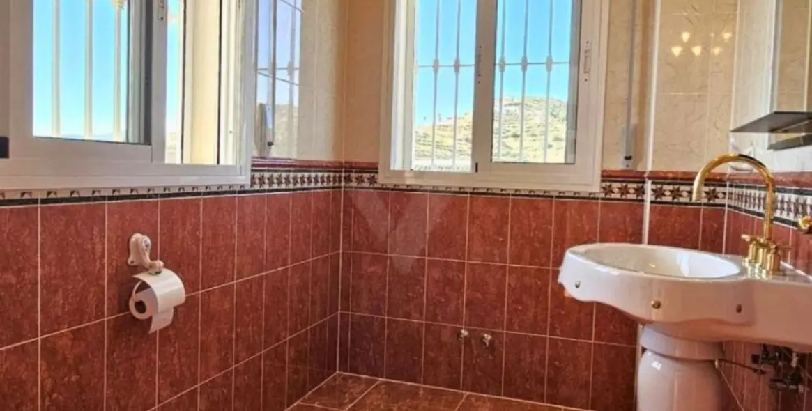 Sale of detached villa in Sayalonga 21