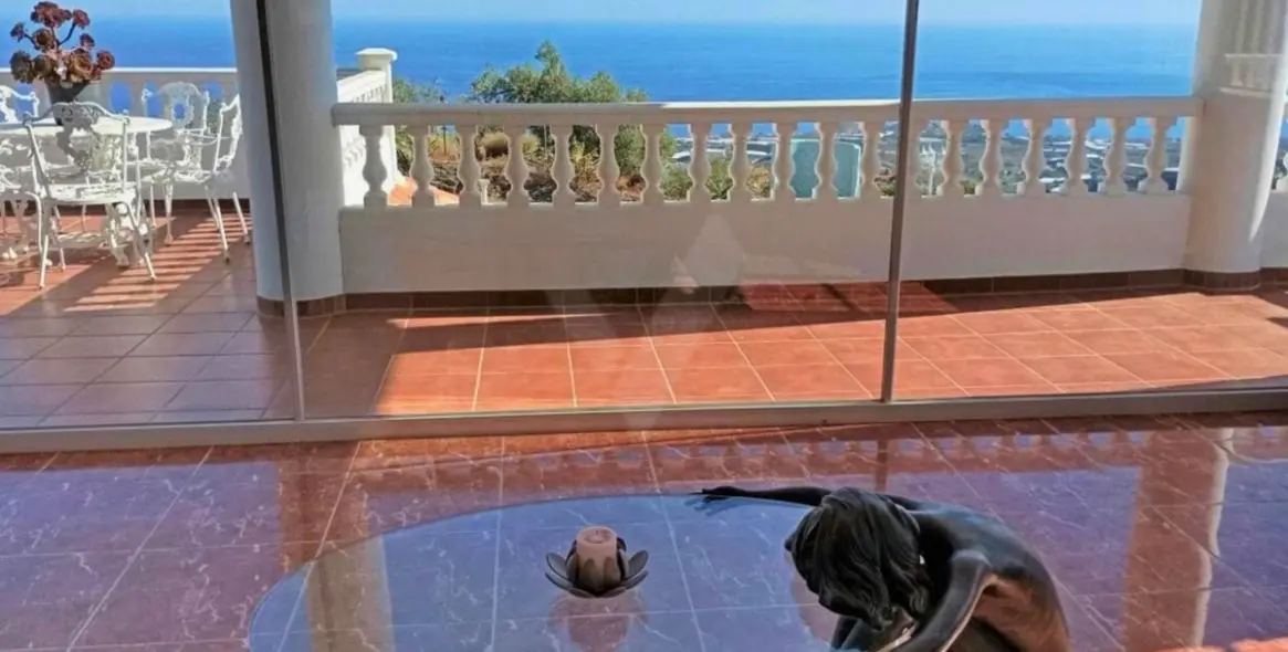 Sale of detached villa in Sayalonga 26