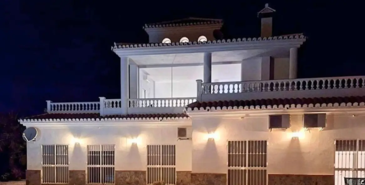 Sale of detached villa in Sayalonga 29