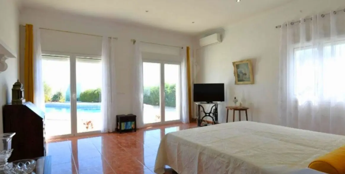 Sale of detached villa in Sayalonga 32
