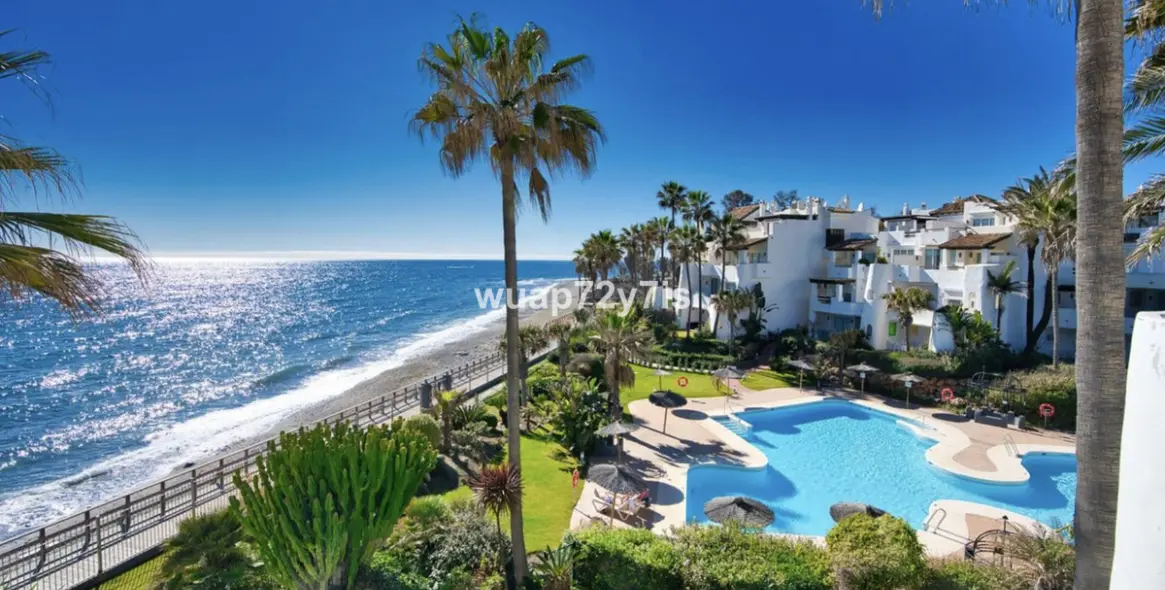 Sale of ground floor apartment in Puerto Banús 1