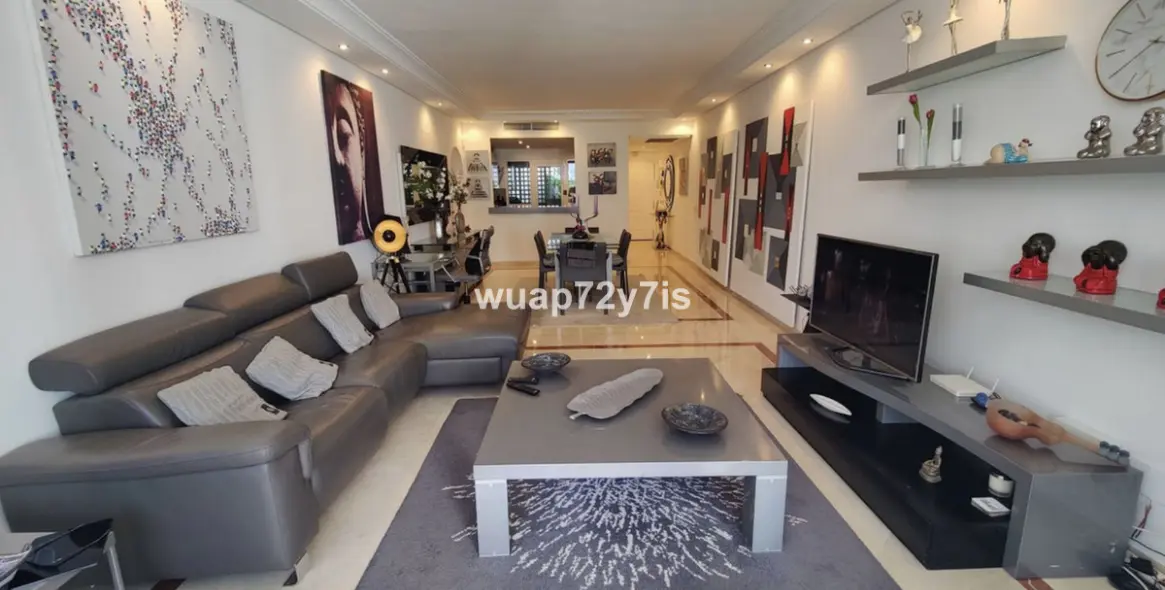 Sale of ground floor apartment in Puerto Banús 2