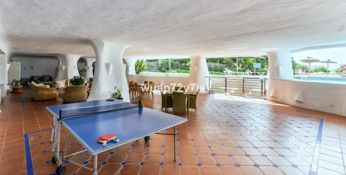 Sale of ground floor apartment in Puerto Banús 18
