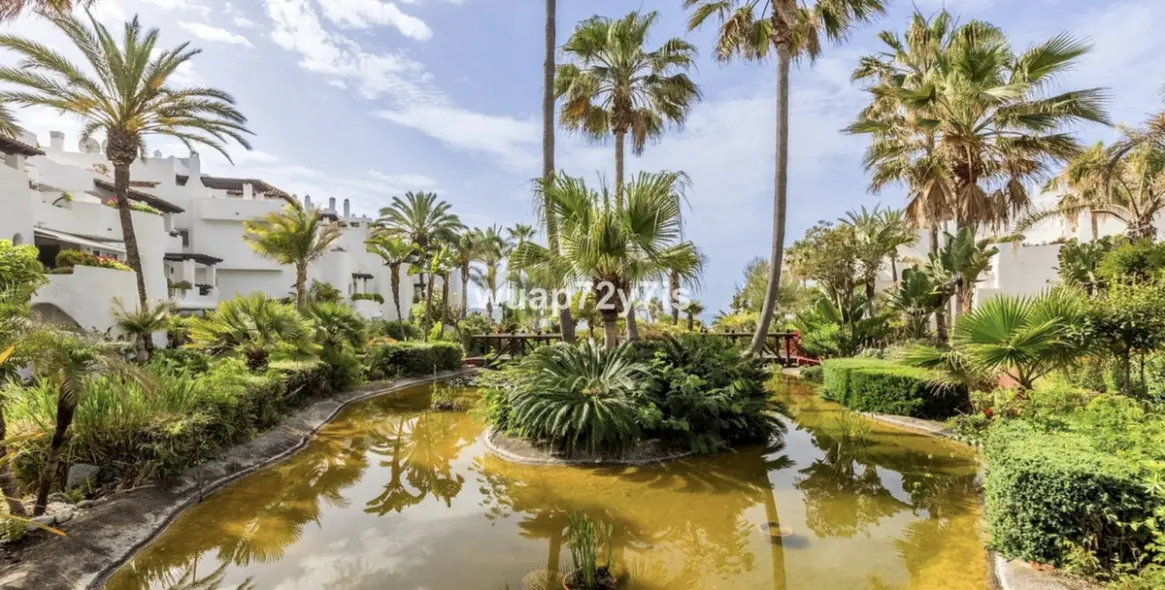 Sale of ground floor apartment in Puerto Banús 19