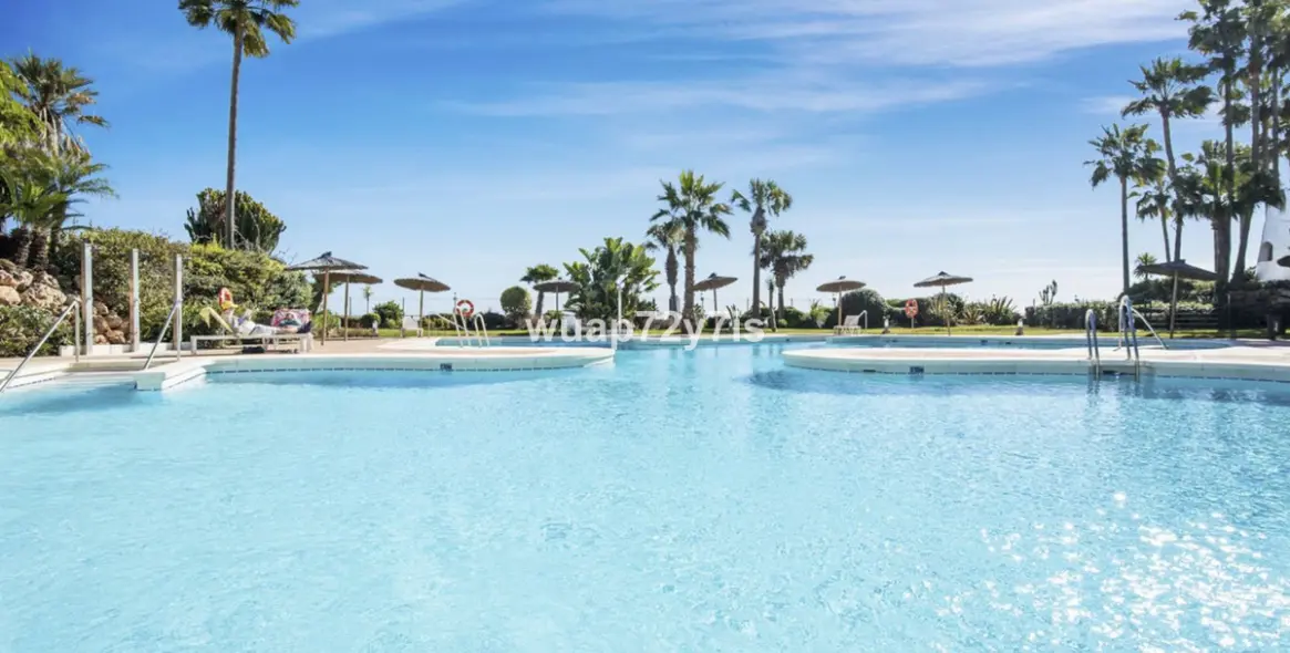 Sale of ground floor apartment in Puerto Banús 23