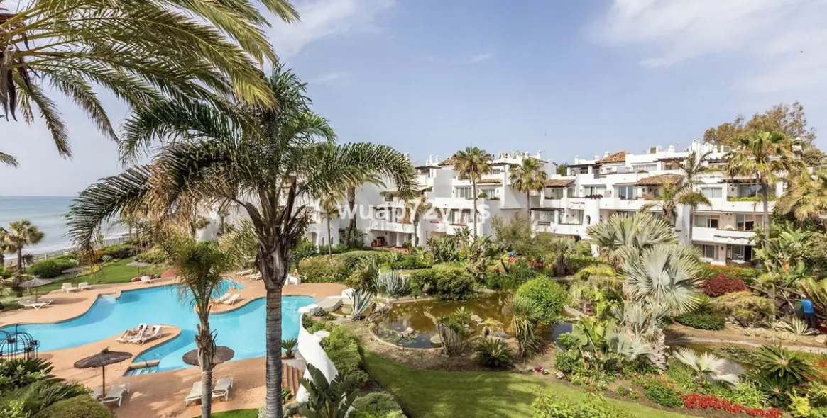 Sale of ground floor apartment in Puerto Banús 25