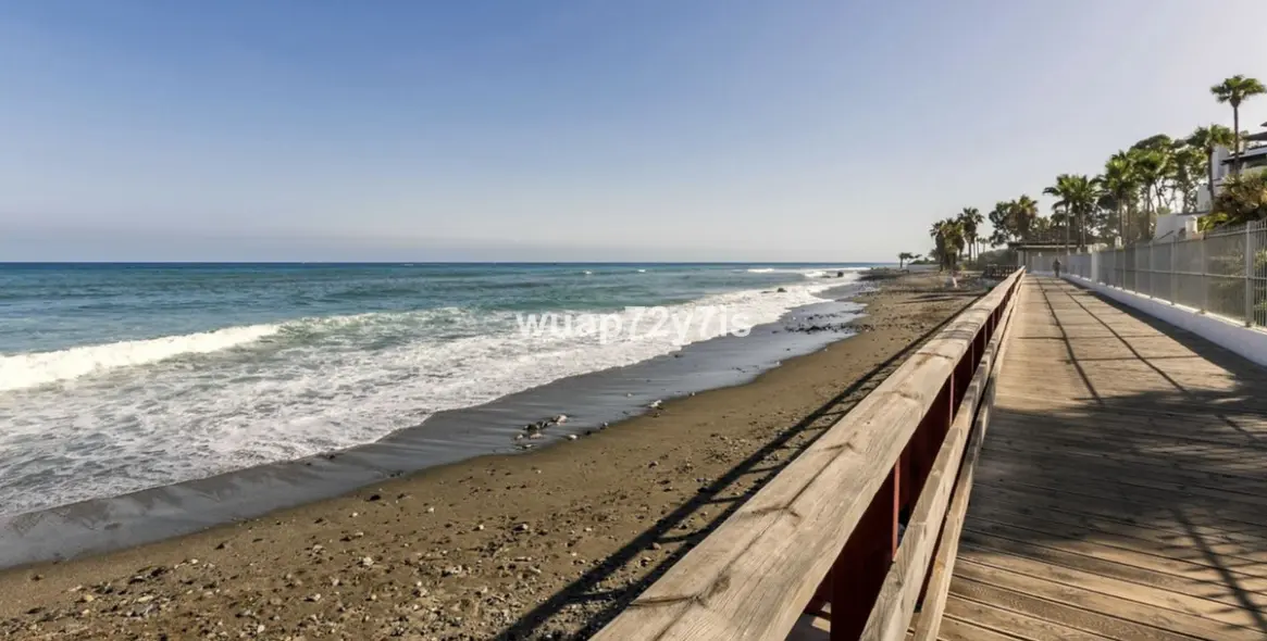 Sale of ground floor apartment in Puerto Banús 28