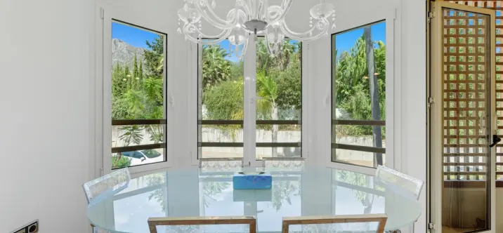 Sale of middle floor apartment in Sierra Blanca 4