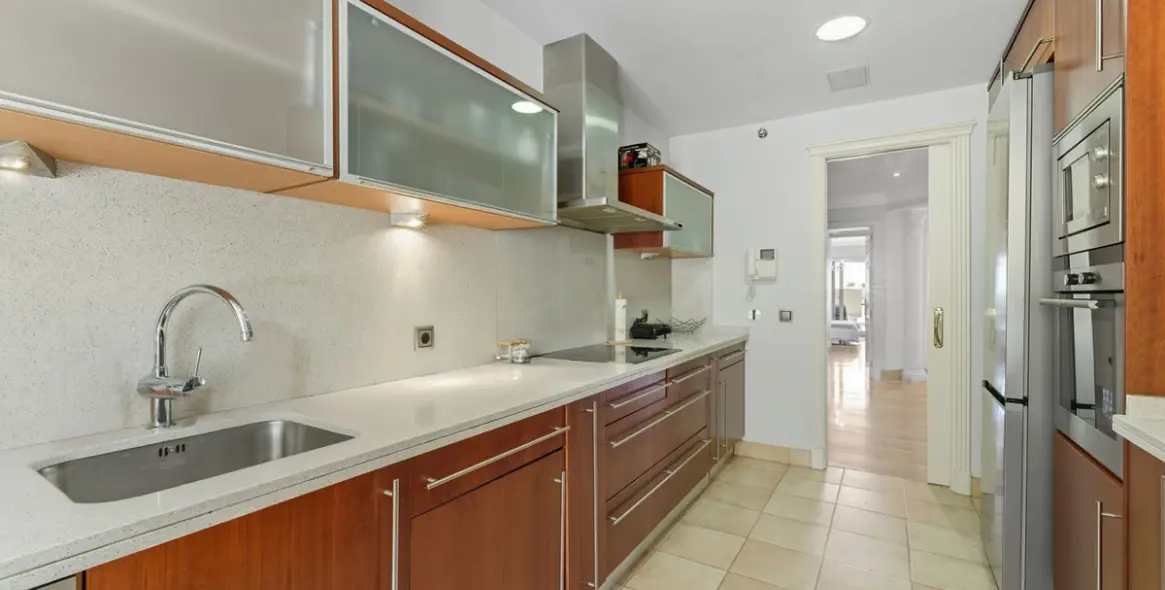 Sale of middle floor apartment in Sierra Blanca 6