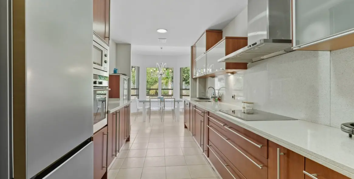 Sale of middle floor apartment in Sierra Blanca 9