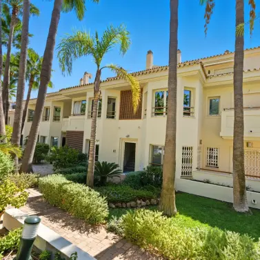 Sale of middle floor apartment in Sierra Blanca