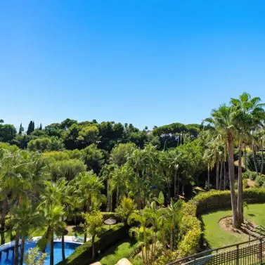 Sale of middle floor apartment in Sierra Blanca