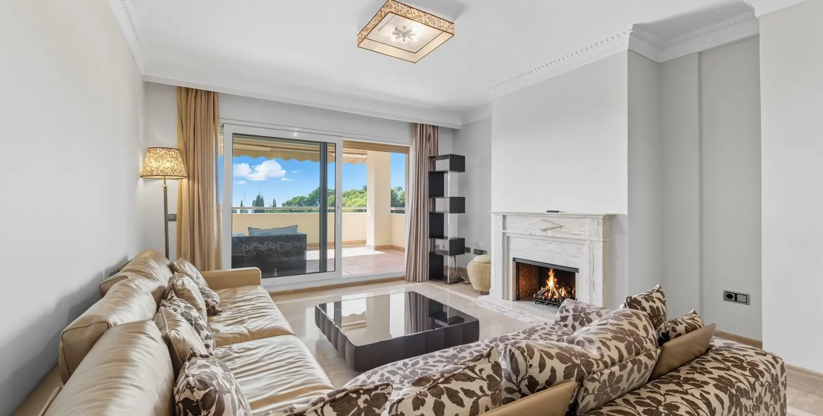 Sale of middle floor apartment in Sierra Blanca 3