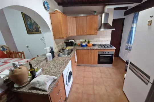Image 6 thumb