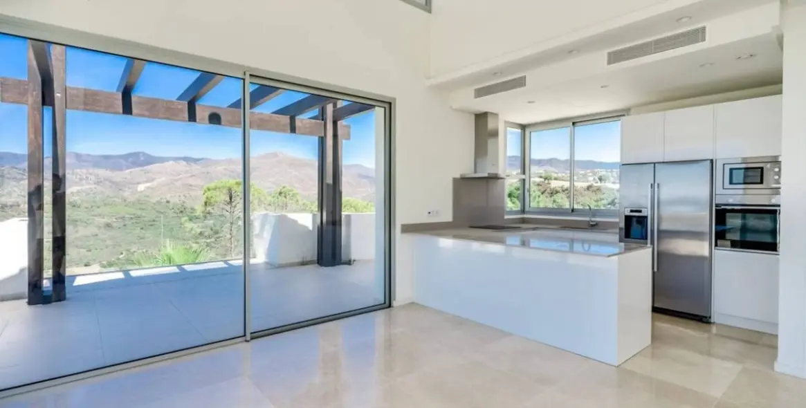 Sale of penthouse in Benahavís 1
