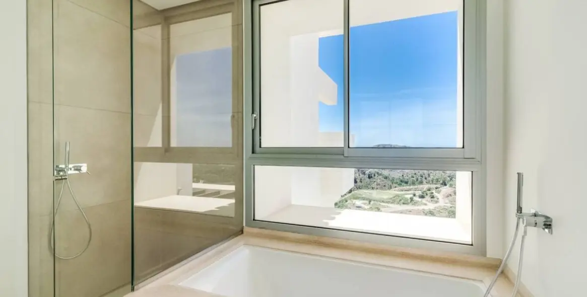 Sale of penthouse in Benahavís 13