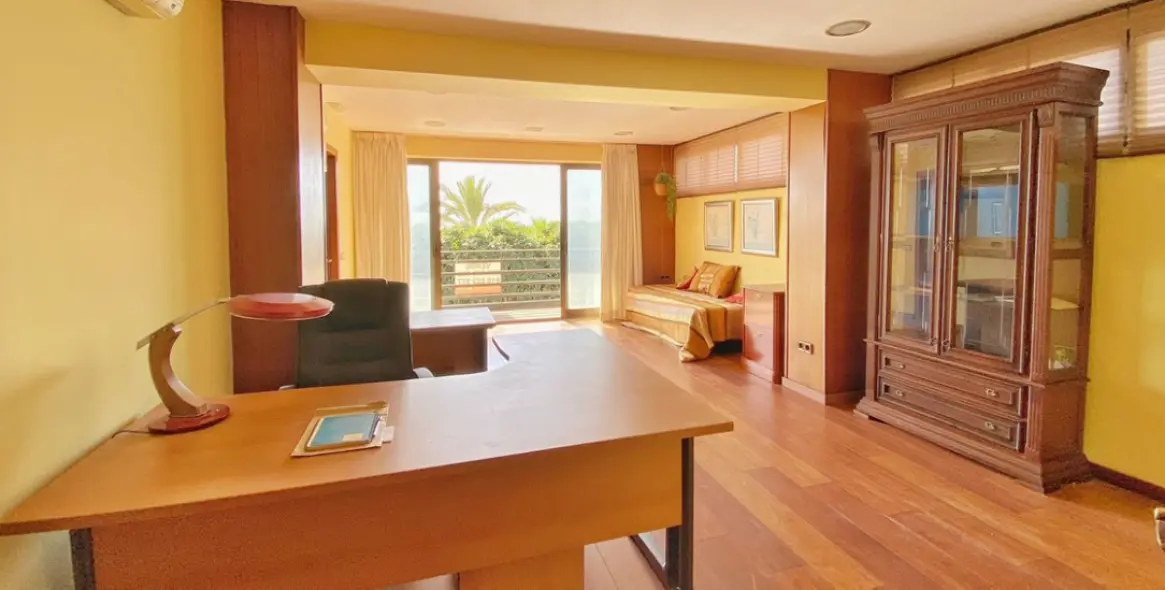 Sale of office in Marbella 5