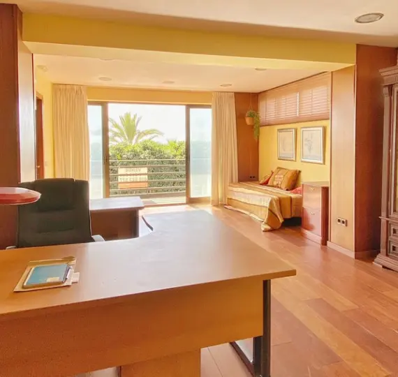 Sale of office in Marbella